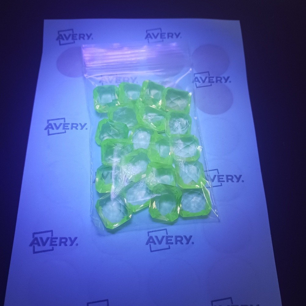 (ONE: 1) VTG NOS CZECH Yellow Vaseline Uranium GLASS 12x10 mm gemstone